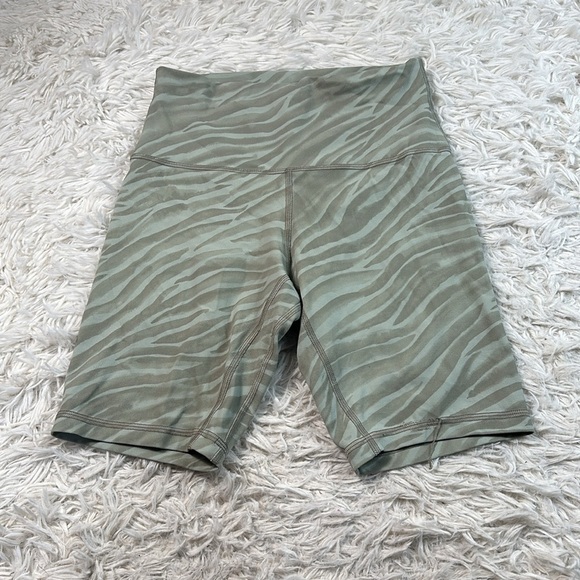 Lululemon Align Short 8" Le Tigre Camo Green Fern Multi - Picture 1 of 6